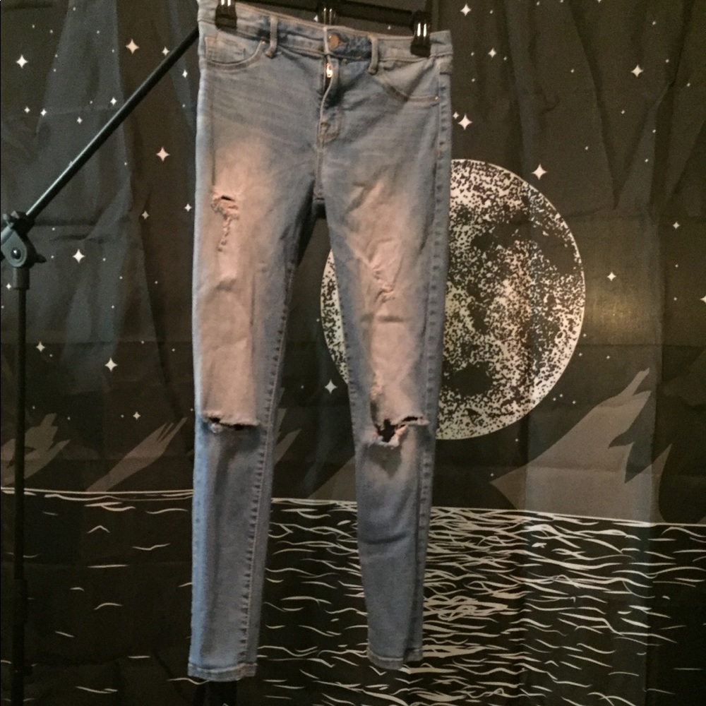 Light Wash Distressed Blue Jean Jegging: Size 4